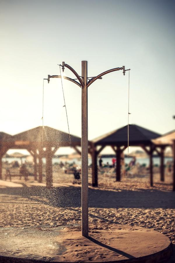 Wom Beach Pod Hotel - A Member Of Brown Hotels Тель-Авів Екстер'єр фото